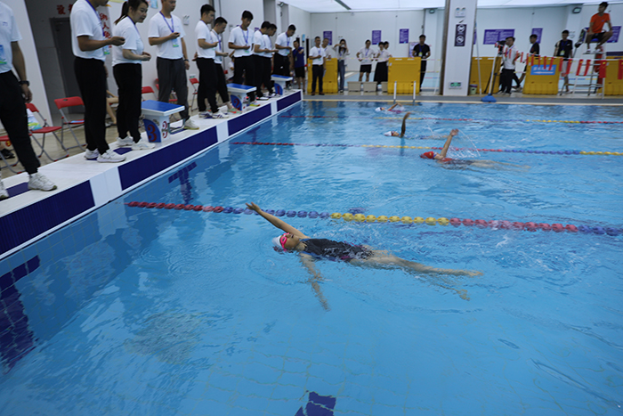 滁州市首届青少年游泳锦标赛“鸣哨”天长